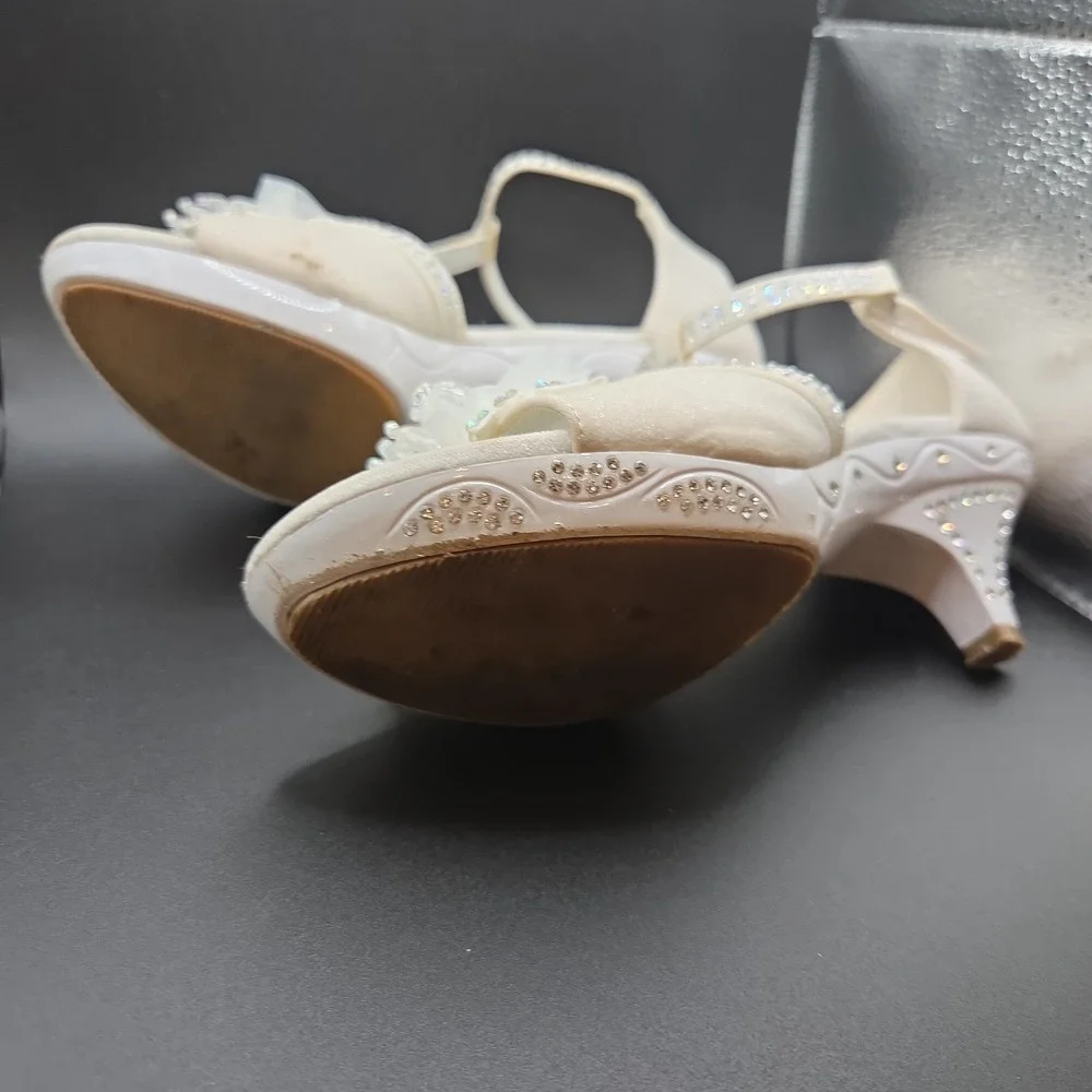 Dream Pairs Girls Dress Sandals Rhinestone  Flower Kitten Heel Ivory Size 4